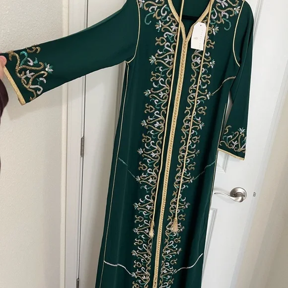 Elegant Green Moroccan Kaftan Embroidered - Picture 1 of 4